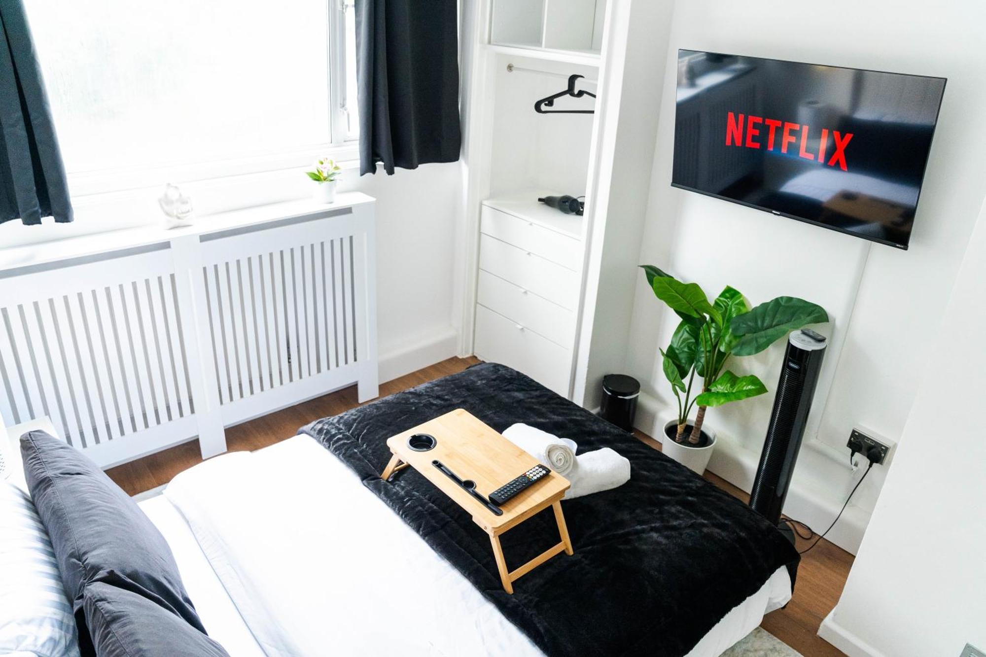 Modern 1 Bed Apartment In Greenwich - Wifi - Netflix And Stations Nearby London Bagian luar foto
